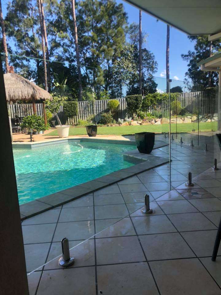 7 Exterior Balustrades & Pool Glass Cleaning